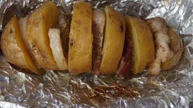 5 способов печеной картошки на костре