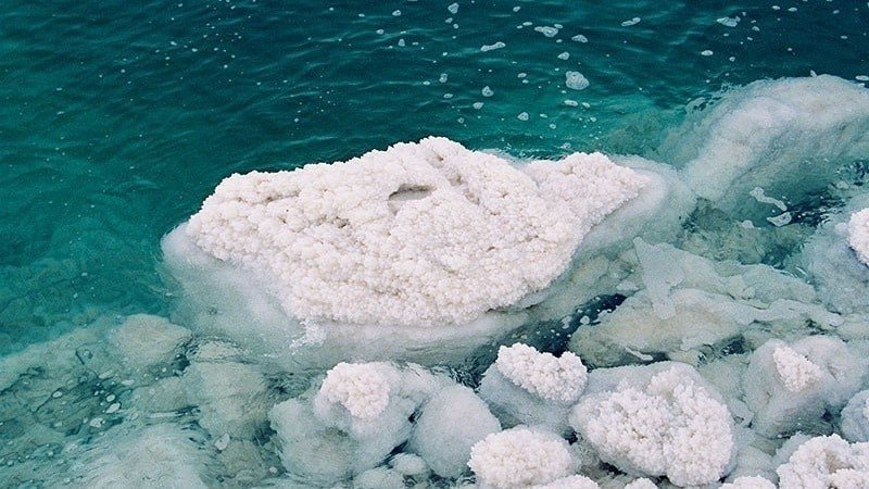 Мертвое море соль кусок